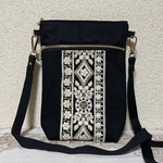 長財布が入るスマホポシェット・ダブルファスナー⭐︎インド刺繍(無地部分黒)