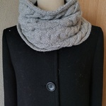 手編み　ケーブル編み　スヌード　アルパカ混ウール　ライトグレー