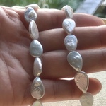 #485 虹のしずく　極淡い天然色プラチナ【1ペア2枚】有核淡水パール　 8.8×12.8㍉