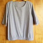 【セール】ネイビー×白の細ストライプ★すそふんわりプルオーバー５分丈　シュシュ付き