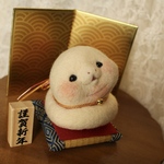 干支の鏡餅みたいなへびちゃん