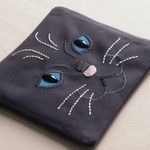 受注生産[ミシン刺繍]グレー猫フラットポーチ/ファスナー