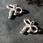 【303】New❣ステンレス リボン型 チャーム★2個★シルバー