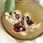 送料無料　⭐️ 白蛇さん　ビーズ刺繍ブローチ