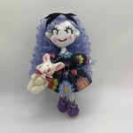 パープルの巻き毛のドールチャーム