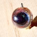 青赤混色銀河星雲とブラックホール リバーシブル 宇宙玉レジン