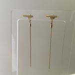スティックとチェーンキャッチピアス・樹脂ピアス・イヤリング