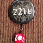 SHERLOCK　221B缶バッジとIOU林檎チャーム(2)