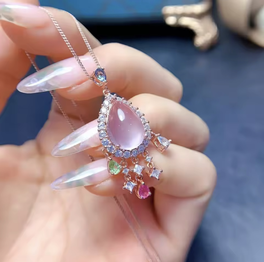 KAS1　天然石 ローズクォーツ ペアネックレス 大粒 氷種 透き通る輝き quartz〗天然 ローズクォーツ 桃水晶 ペア 雫 ヘイロー 取り巻き