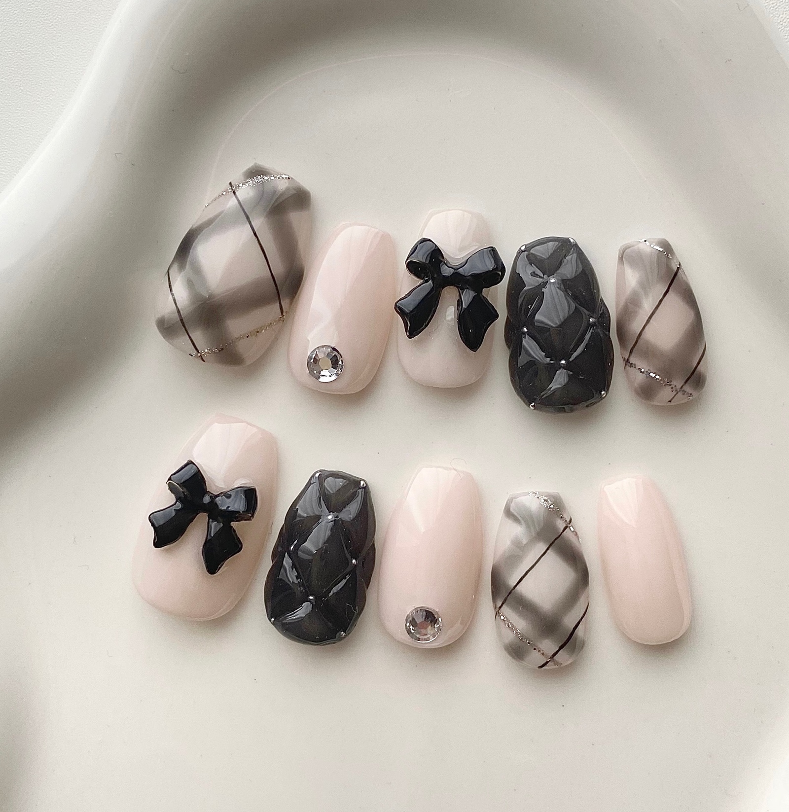 【No.035】ネイルチップ♡黒ネイル♡リボンネイル♡キルティングネイル ネイルチップ リボンネイル キルティングネイル ネイルチップ