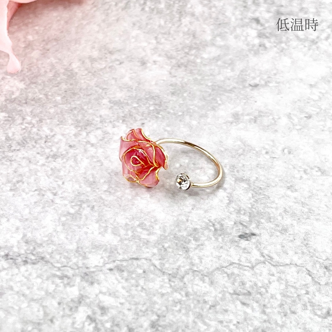 色が変わる薔薇咲くリング ٭❀* ワンポイント 大人可愛い・華奢で