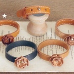 ■Flowerヌメ革のブレスレット / ステッチ　camel brown