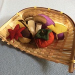 ちりめん細工・秋の恵みのかご飾り