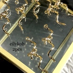 【再販】2個/ ゴールド　ジルコニア付き　リボン　くるくる　ロングチャーム　CH336G