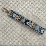 ②猫柄　インド刺繍　ハンドメイドストラップ