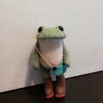 草もち色の  かえるくん。