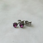 アメジストパープルのプチピアス