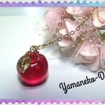 リーフ付き アップル🍎ネックレス【レッド】