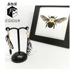 クマバチのピアス