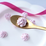 【金属アレルギー対応】いちごホイップクリームのピアス／イヤリング