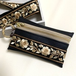 再販＊インド刺繍リボンが目を惹くミニポーチ　キーケース　ピルケース　カードケース　小物入れ　コインケース　カラビナ付きポーチ