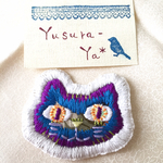 ω猫の刺繍ブローチω