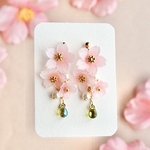 揺れる桜のピアス