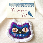 ω猫の刺繍ブローチω