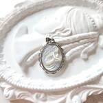 #70　天然シェル　オーバル　人魚姫のペンダントトップ(シルバー)