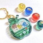💛❤️💙ぷっくり3色ハート入り青リンゴ音楽プレイヤーのシャカシャカキーホルダー S-41