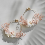 春カラーのドライフラワーリースピアス イヤリング ゴールド リングリース ドライフラワーピアス ドライフラワーイヤリング ピンク 結婚式 卒業式 入園式 ホワイトピンク