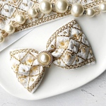 ＊ ホワイト×小花＊インド 刺繍リボン × ヴィンテージパールボタン ヘアクリップ / バレッタ＊ゴールド/H026
