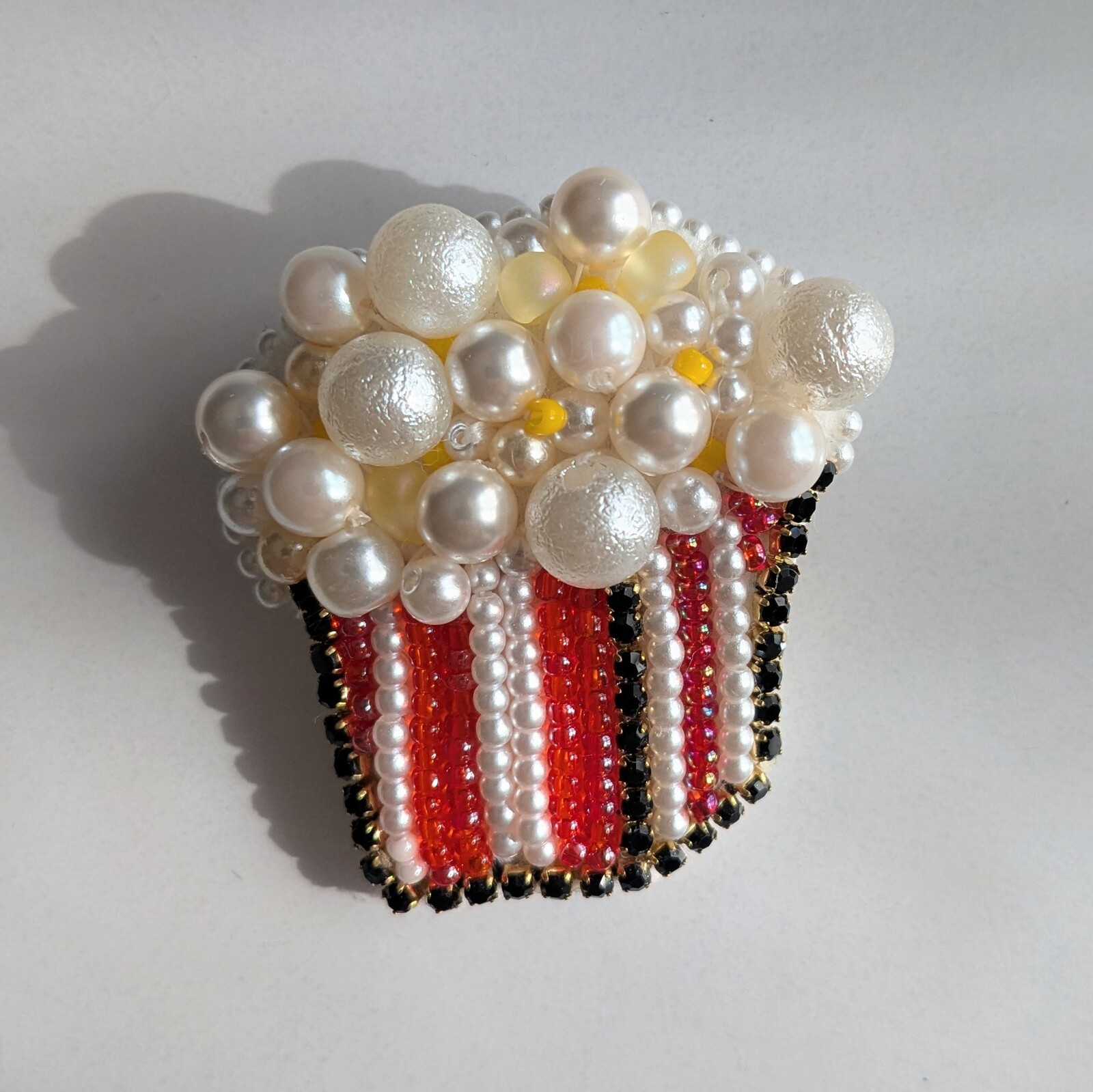 n*o様 オートクチュールビーズ刺繍　ポップコーンブローチ ビーズ刺繍 ポップコーンブローチ - zumigaku | minne byGMO