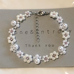 パールを散りばめたビーズブレスレット（パールオフホワイト） / Pearl and beaded flowers bracelet