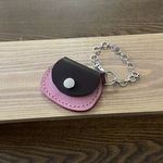 送料無料🎵カラフル✨プチ可愛い ヌメ革のチャーム  AirTagケース コイン アクセサリー 薬入れ