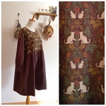 ウィリアム・モリス風猫柄ワンピースブラウン