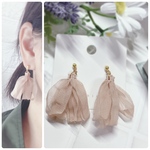 No.126 シフォンタッセル　シンプル　ピンクベージュ　ピアス　イヤリング　ノンホールピアス　ハンドメイド