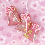 （花吹雪）元巫女が作る花のお守り袋