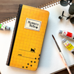 にゃんこスケッチノートの手帳型スマホケース