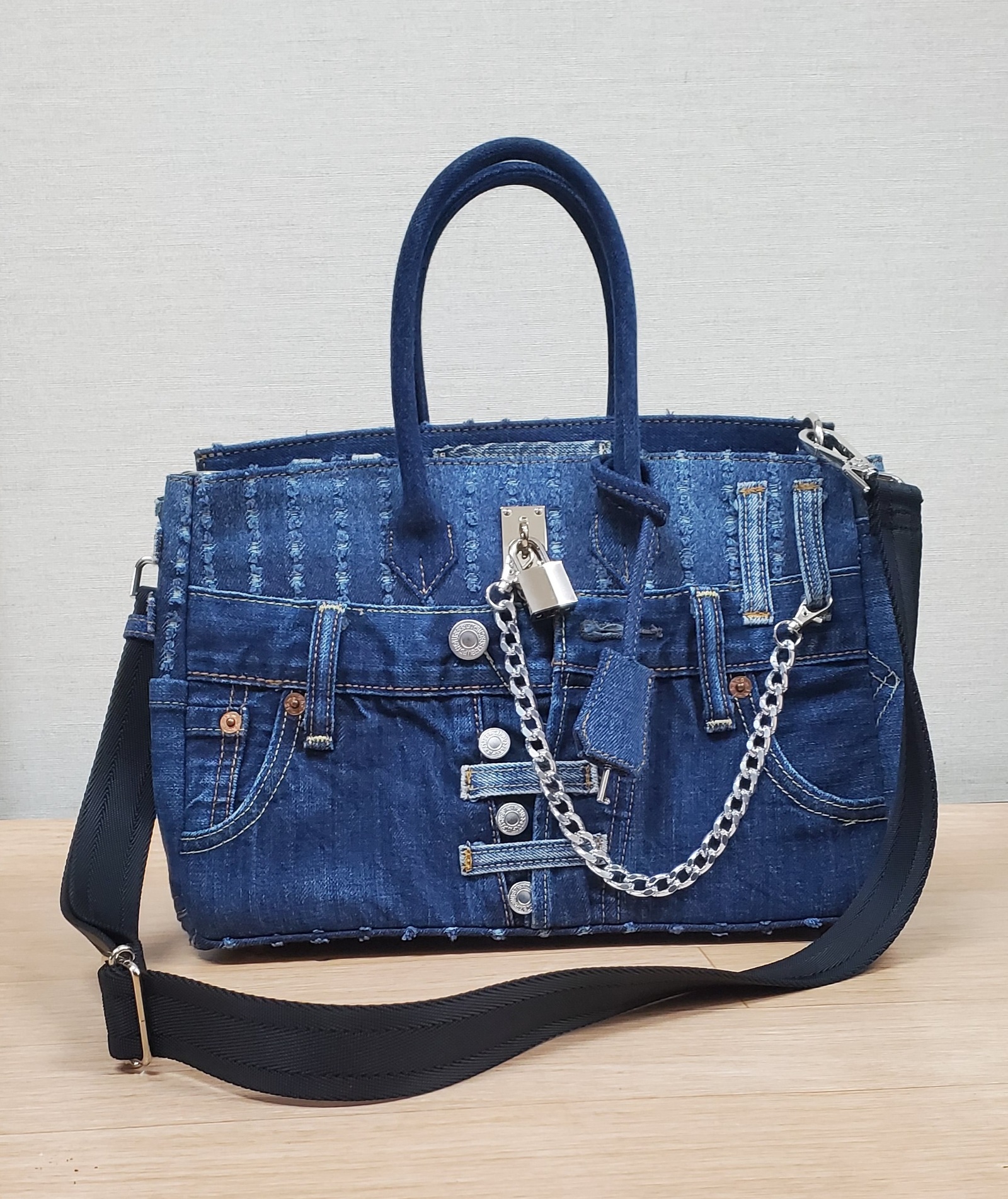 ライダースジャケットリメイクバッグ ワッペン付き - JICBAG'S