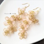（受注製作）桜の花の連ピアス（イヤリング変更可) ディップフラワー アメリカンフラワー フックピアス（イヤリング変更可2種）
