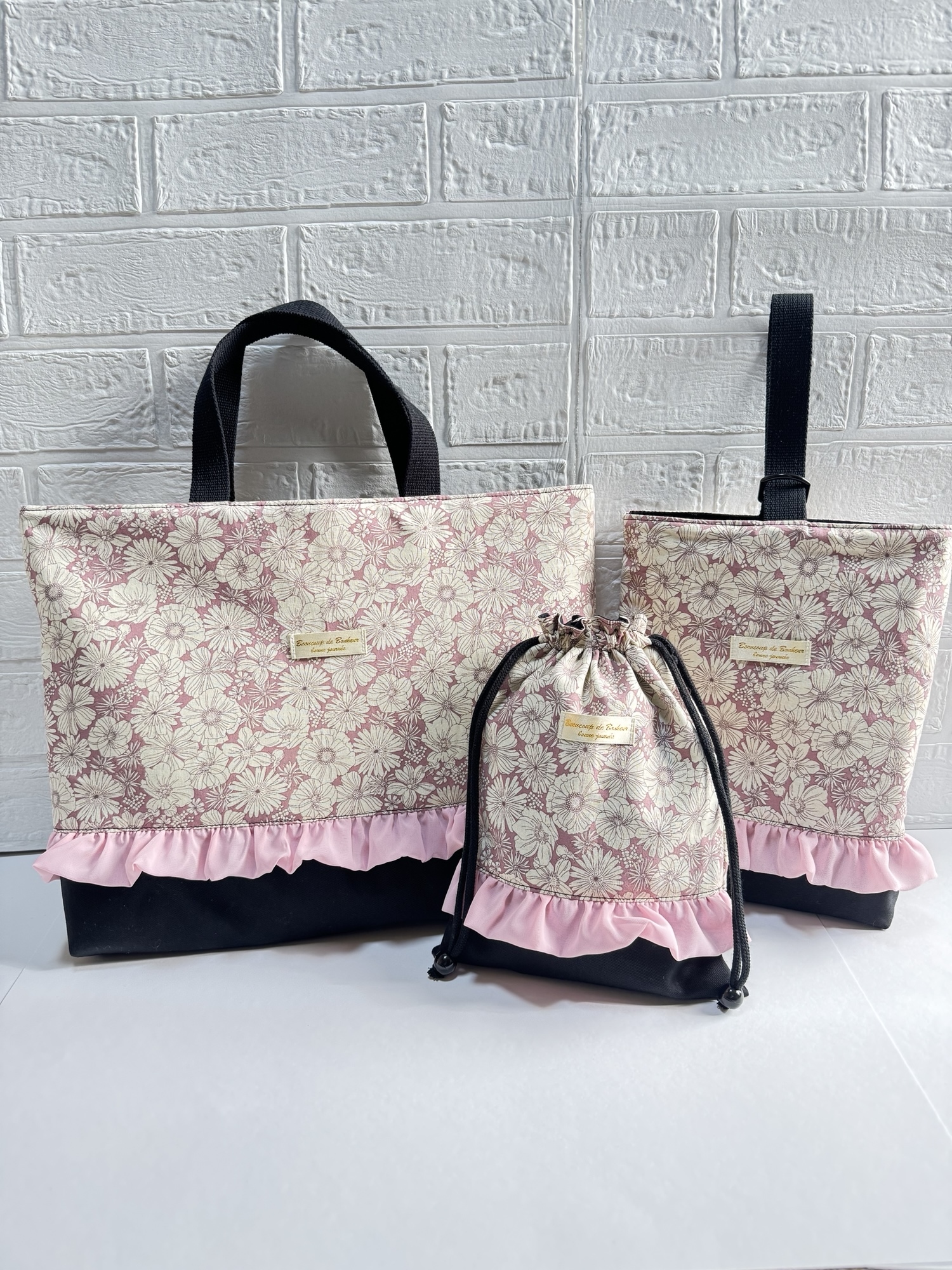 ピンク　シンプル花柄×ブラック　入園入学準備　レッスンバッグ　巾着　上履き　手提げ　給食袋　シューズ入れ