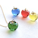 ネックレス　ペンダント　青リンゴ　青りんご　りんご　リンゴ　推し活　推し活グッズ　ゴールド　シルバー　レジン　シンプル　グリーン　グリーントルマリン　グリーンアップル