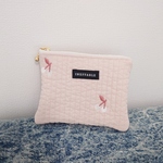 【SALE!】12cmファスナー　ベージュピンクのチェリー(さくらんぼ)刺繍　ヌビキルトポーチ　シンプル