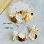 【No.233】花びら　ホワイト　ゴールド　ピアス　イヤリング