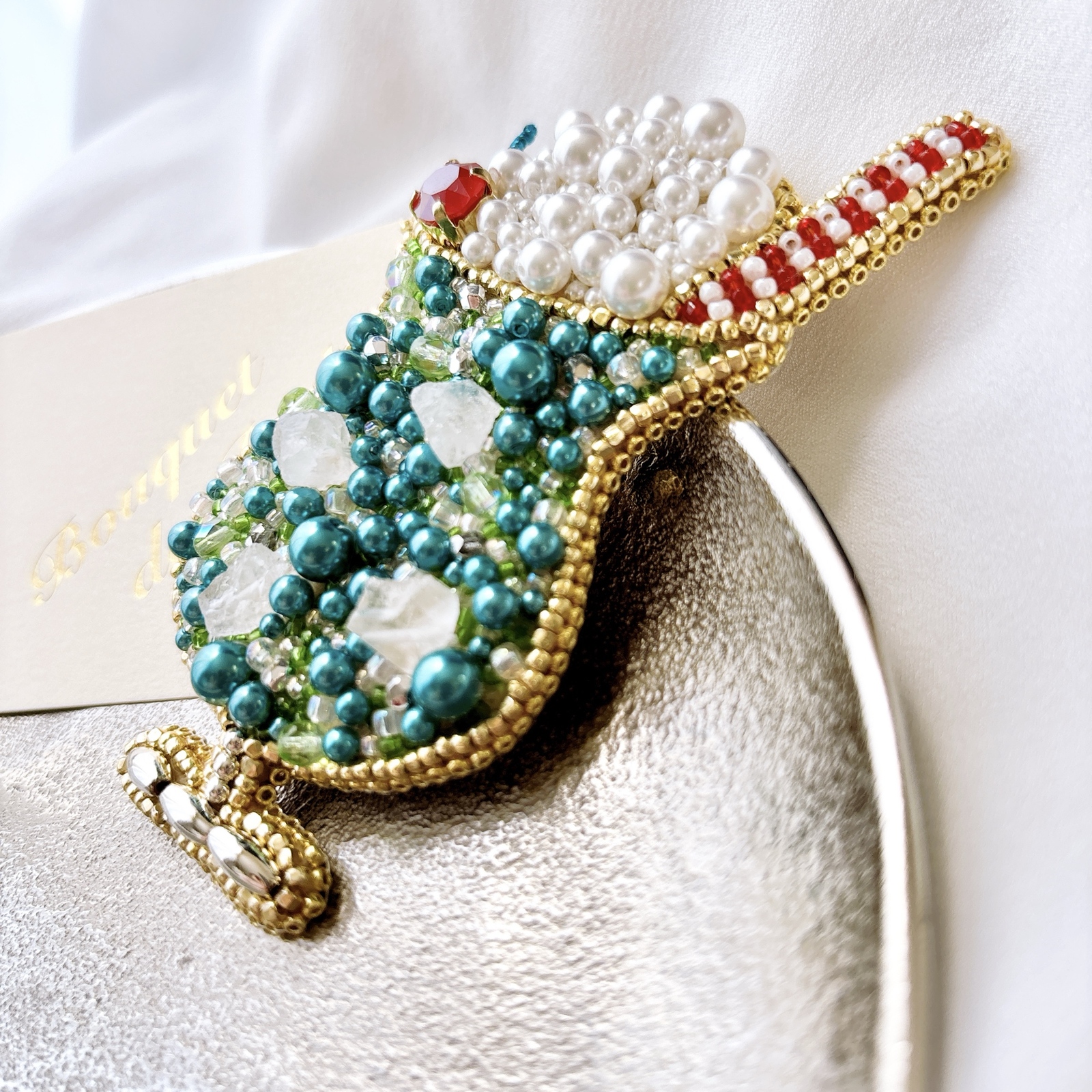ハンドメイド クリームソーダ 桜 土星 刺繍 ブローチ うずまき ビーズ