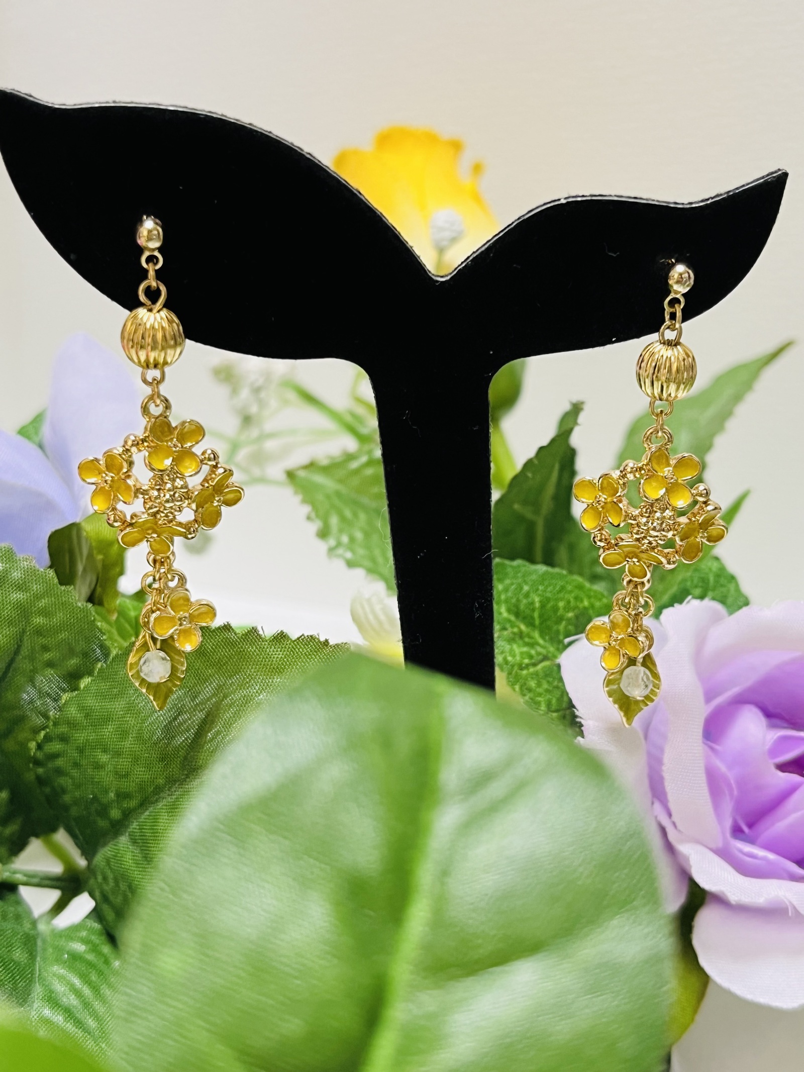 朝露輝く菜の花ピアス 8,360円