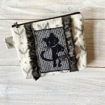 シック可愛い*黒猫刺繍＆フリルポーチ*クロッチくん*リバティ*モノトーン*ギンガムチェック