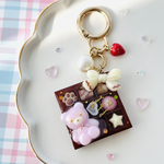 ANIMAL CHOCOLATE BOX♡パステルピンクくま　　　　　　シャカシャカ　キーホルダー　レジン　アニマル　スイーツ　チョコ　カシャカシャ　プレゼント　ミニチュア　フェイクスイーツ