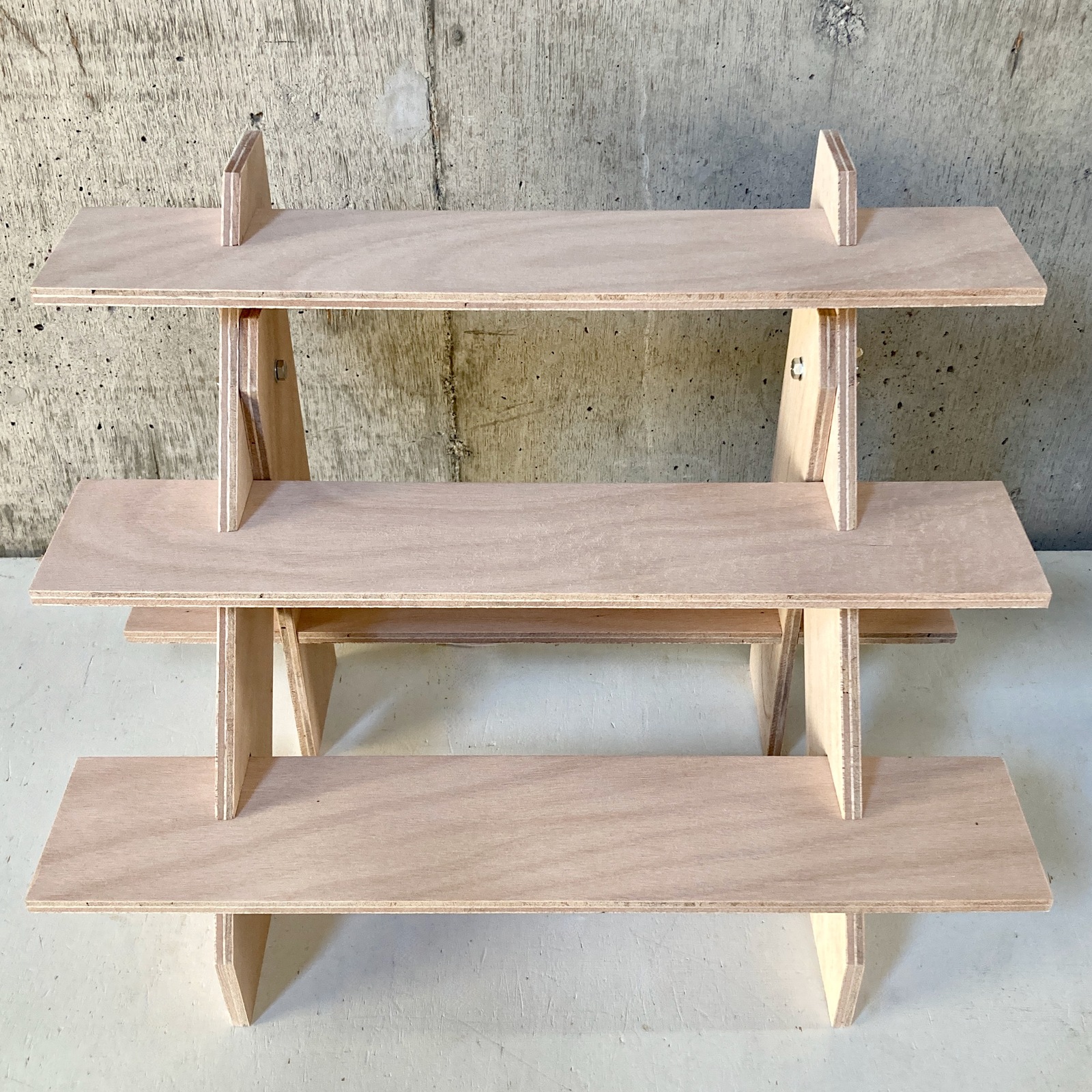 イベント什器 ひな壇3段/48幅/普通合板 50Lコンテナ収納 イベント